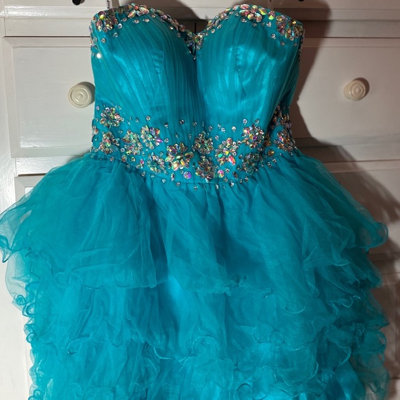 Dresses & Skirts - Short semi-formal/ Bridesmaid dress